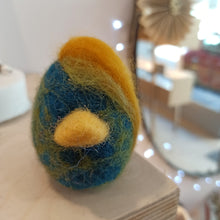Load image into Gallery viewer, φελτ &quot;αυγο-ζωάκι&quot; / felted &quot;egg-animal&quot;
